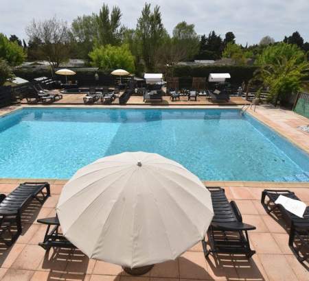 Camping dans les Alpilles avec piscine